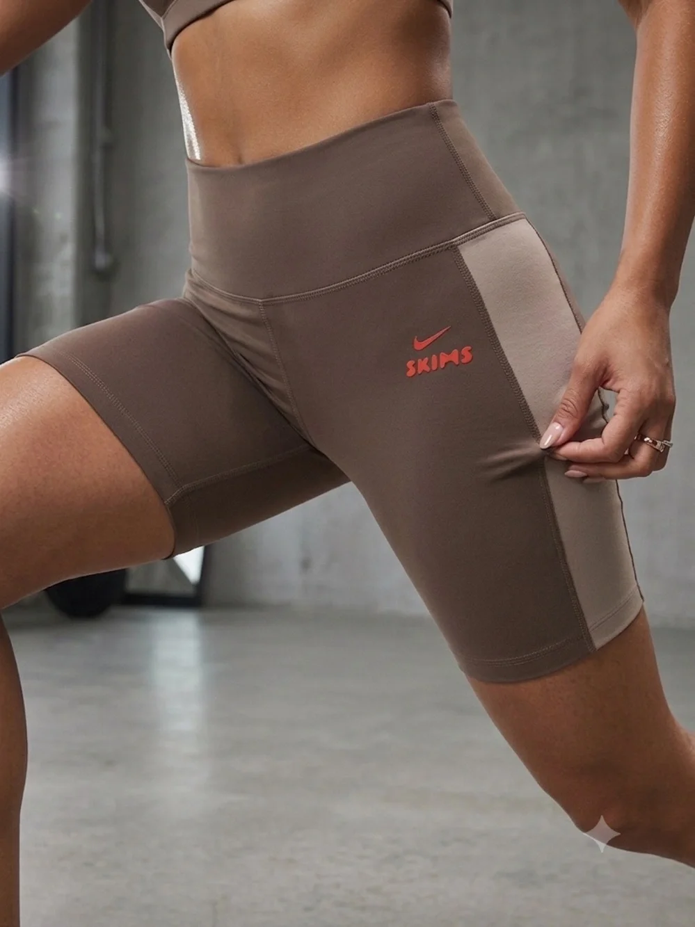 Nike x SKIMS Shine Micro Scoop Bra & 5" Shorts Set Truffle Stone M⁠ - Picture 5 of 9